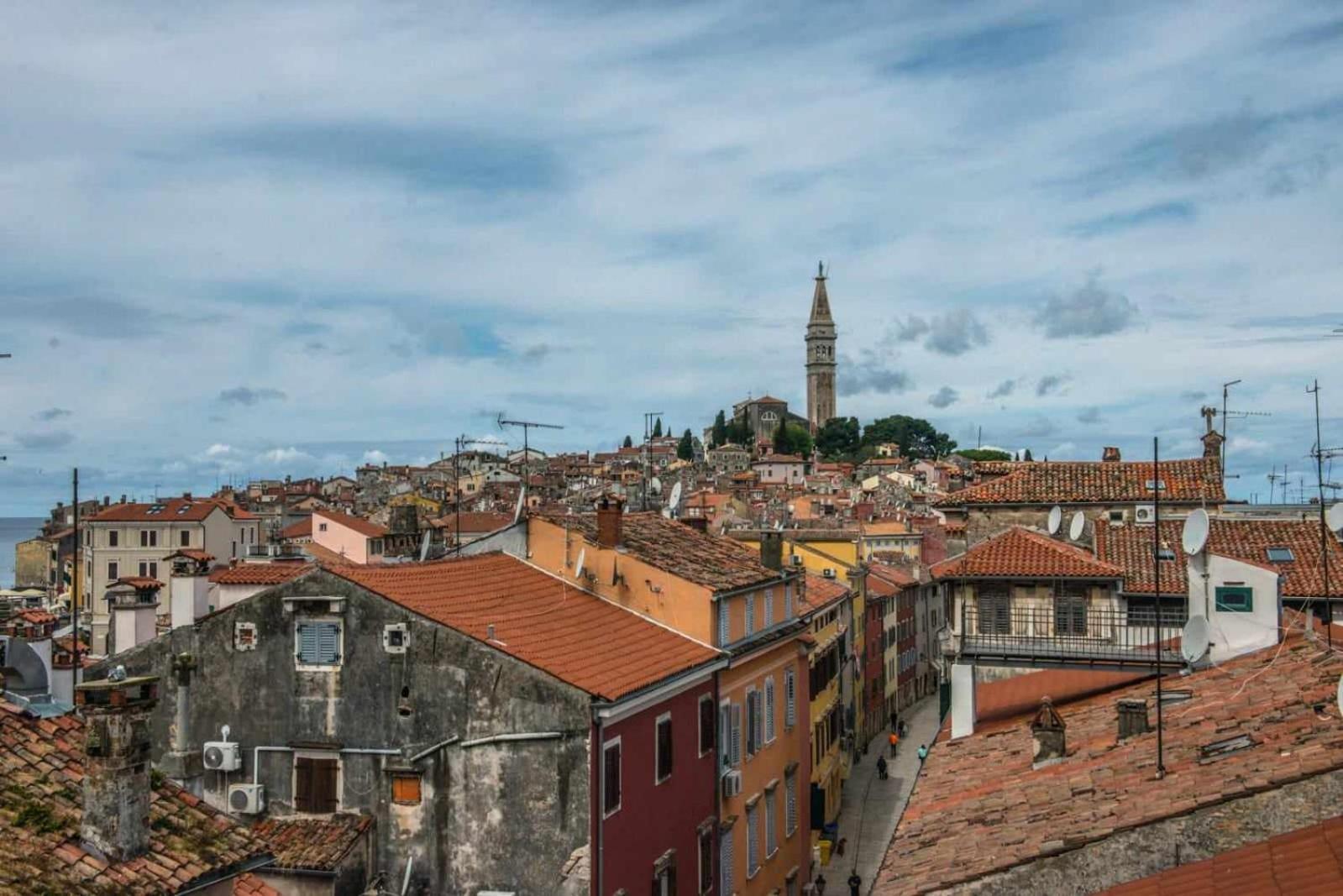Beautiful Sunsets Over The Roofs Of Rovinj Apartment Bagian luar foto